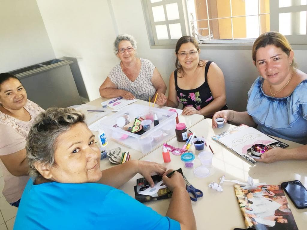 Confecção de máscaras de Carnaval anima pacientes do Hospital de Amor