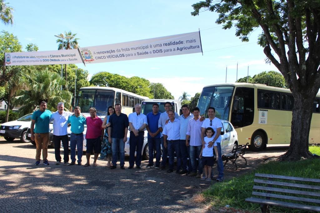 Com recursos devolvidos pela Câmara, Prefeitura adquire dois ônibus para a Saúde