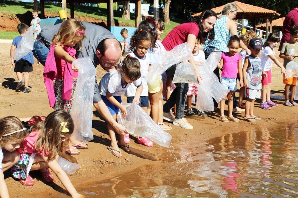 Dia da Água é comemorado com a soltura de 3.000 peixes na Represa Municipal de Urânia