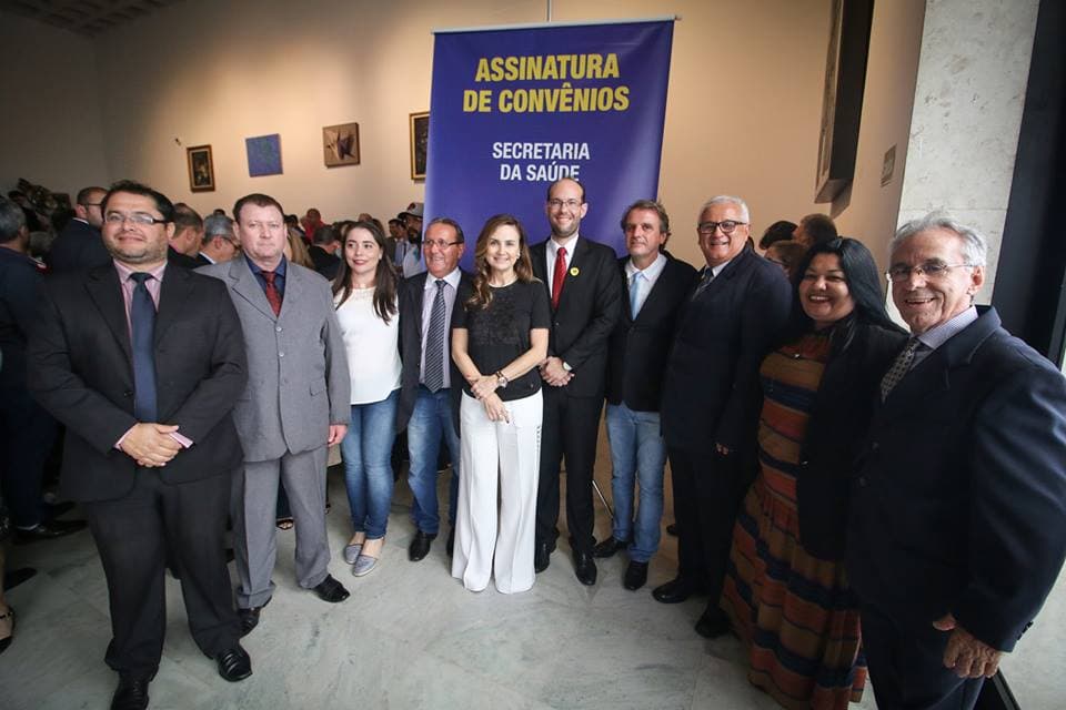 Urânia assina convênio para aquisição de um novo aparelho de Raio X