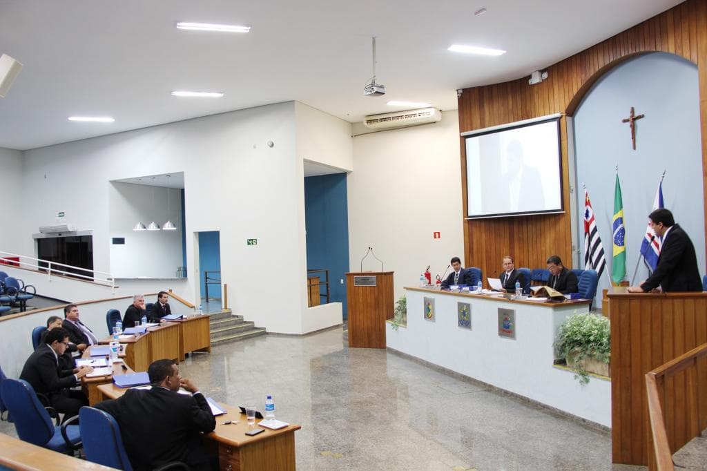 Câmara aprova projeto que cria escola de música e orquestra municipal