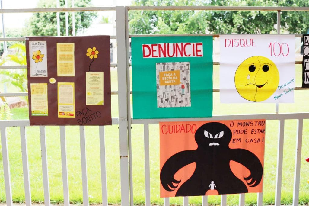 Escola realiza exposição sobre o Dia Internacional de Combate ao Abuso e Exploração Sexual de Crianças