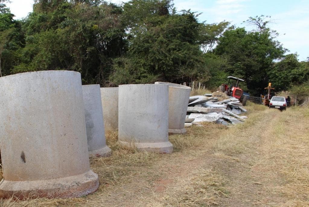 Prefeitura de Jales inicia construção de ponte em parceria com produtores rurais