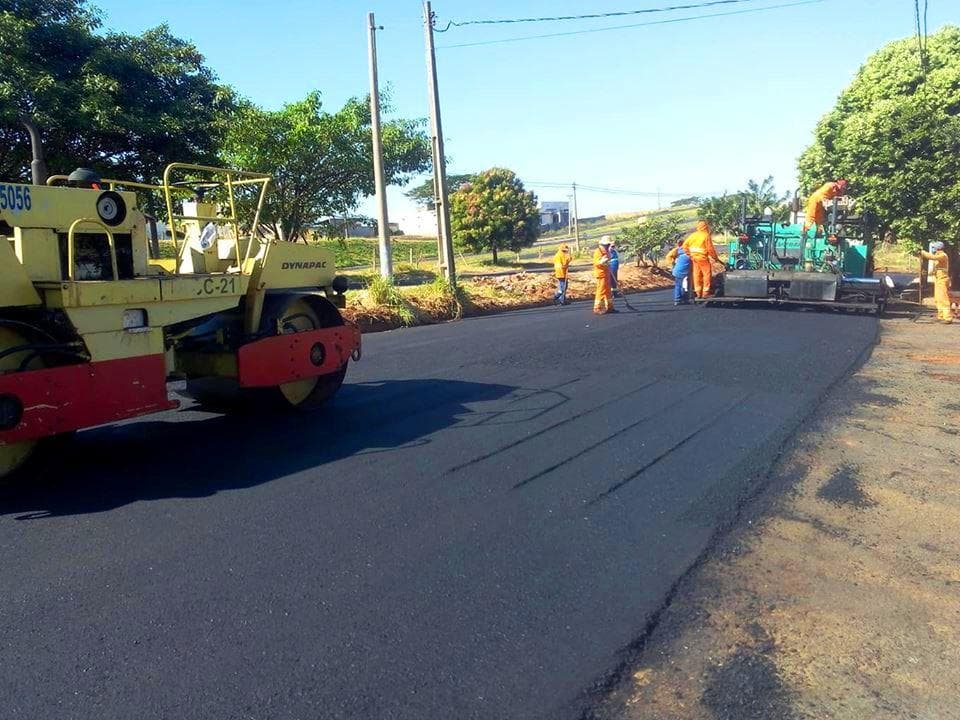 Prefeitura retoma recapeamento asfáltico em ruas do centro e bairros da cidade