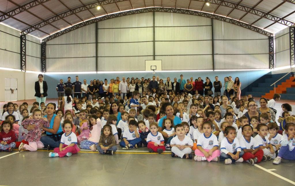 Flá conclui Ginásio Poliesportivo Adílson Néris, obra iniciada há 6 anos
