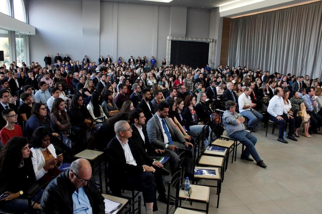 Prefeitura homenageia ex-deputado Rollemberg no Simpósio sobre Combate à Corrupção