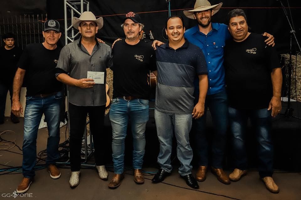 Primeiro Festival de Música Sertaneja premia as duplas finalistas