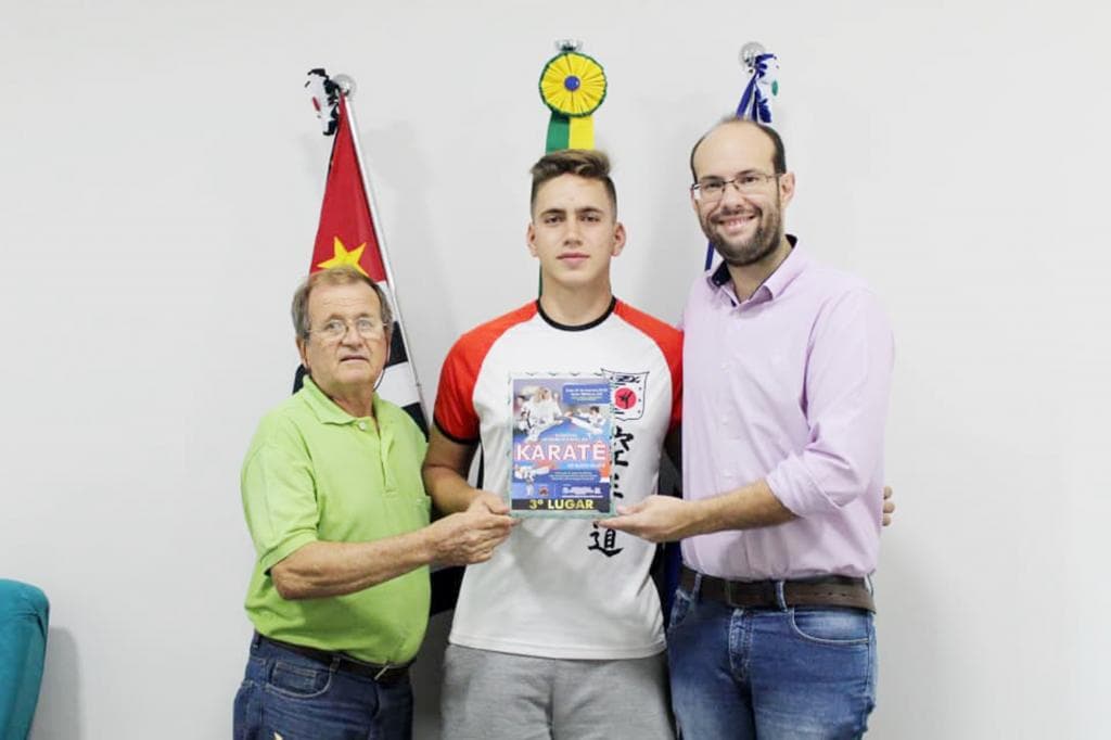 Troféu para Urânia no 2° Festival Intermunicipal de Karatê de Santa Salete