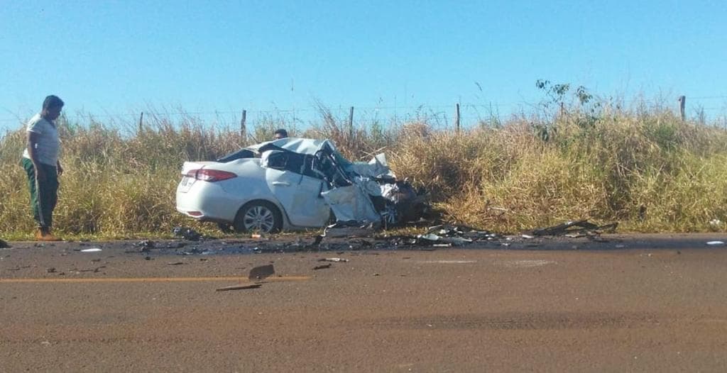 Acidente entre van e carro mata motorista em vicinal de Paranapuã