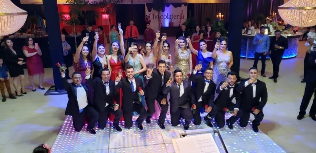 Formandos de Gestão Empresarial da Fatec Jales encerram ciclo com festa