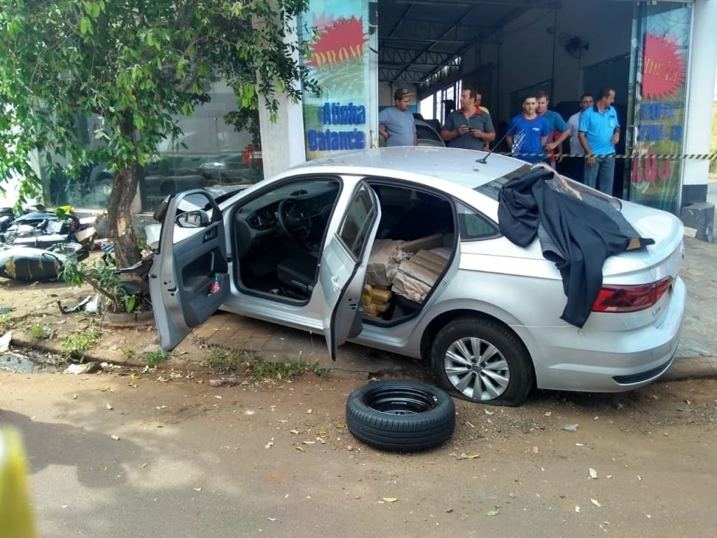 Polícia Rodoviária de Jales persegue e apreende veículo com meia tonelada de drogas