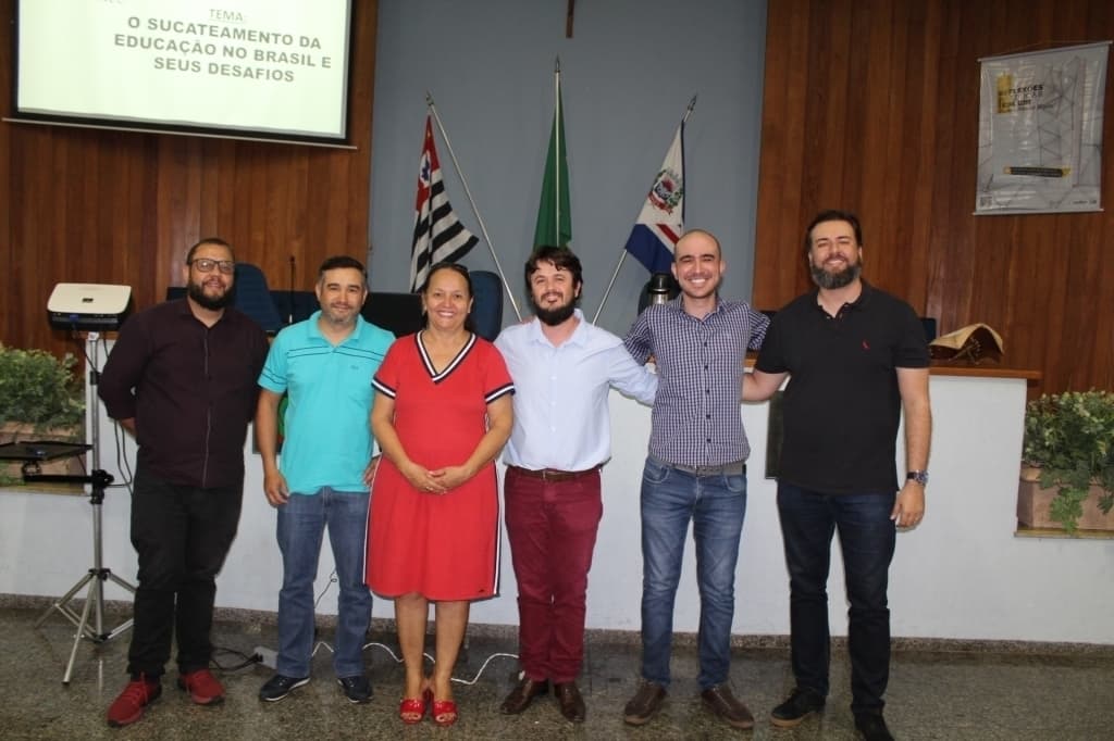 Alunos do Anglo e Objetivo participam do 8º Café Filosófico