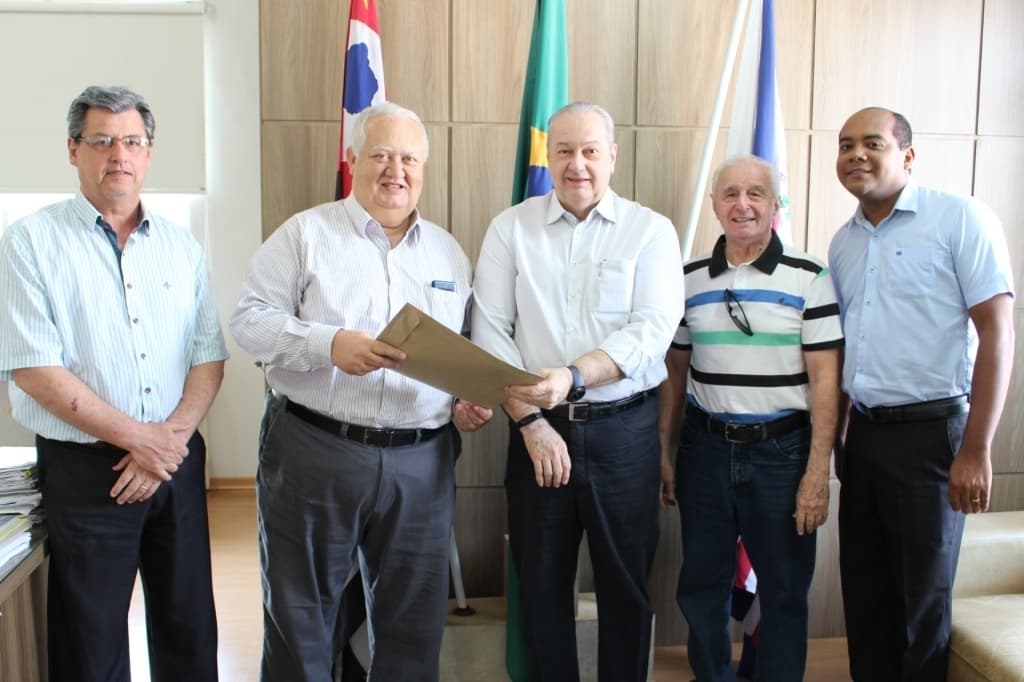 Delegado da Receita Federal anuncia destinação de cinco veículos para a Prefeitura de Jales