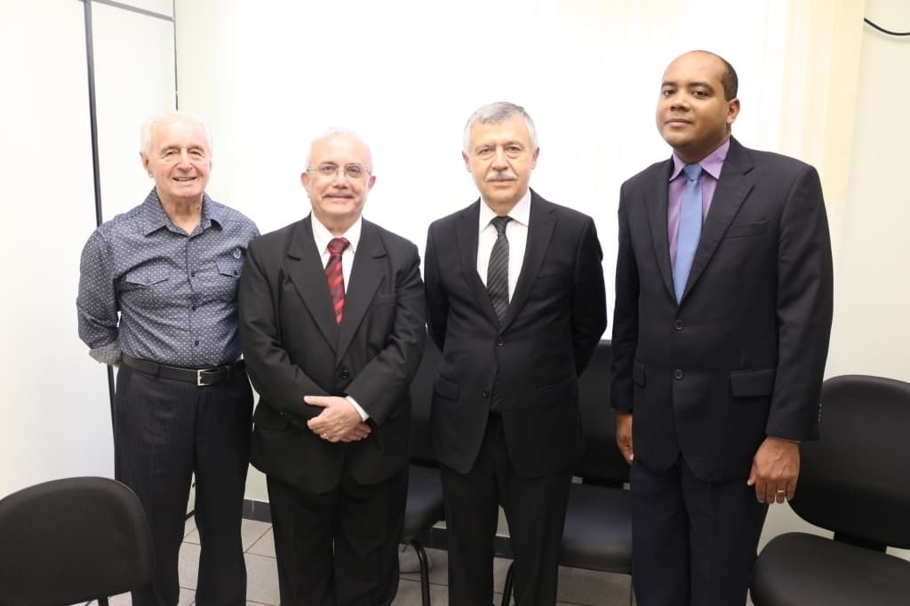 Prefeitura de Jales entrega título a desembargador do Tribunal Regional do Trabalho