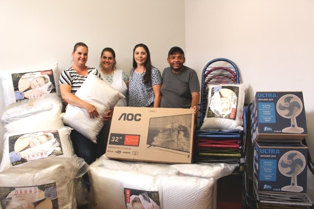 Colaboradores doam utensílios e eletrodomésticos para a Santa Casa de Urânia