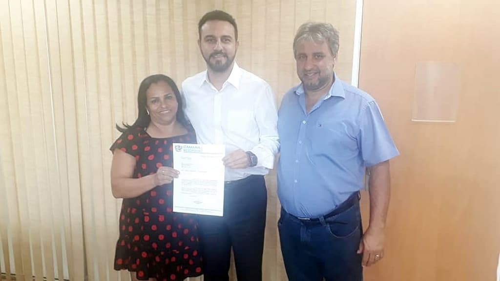 Vereadora e prefeito levam pedidos ao deputado Alexandre Pereira