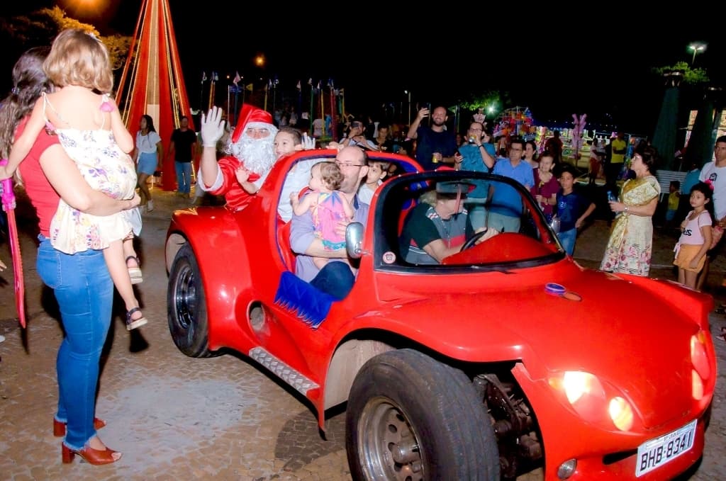 Natal Mágico é inaugurado em Urânia com um show de luzes e encanto