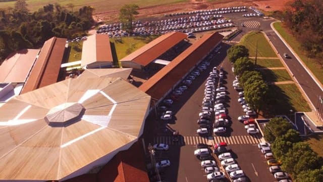 Alunos de medicina reclamam da Universidade Brasil em manifesto