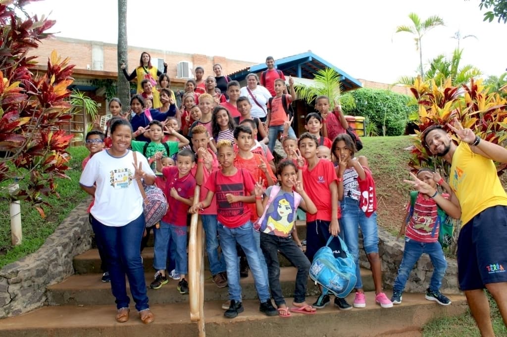 Crianças do Projeto Sonho Meu de Urânia se divertem no Terra Park Eco Resort, em Pirapozinho (SP)