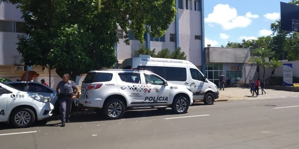 Dupla suspeita de invadir e atirar em paciente dentro da Santa Casa em região é procurada