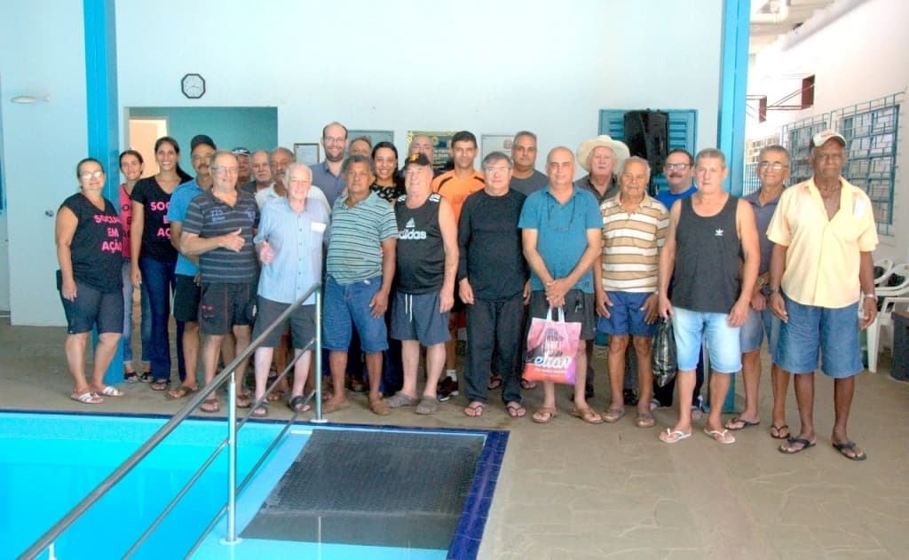 Iniciada a primeira turma masculina de hidroginástica de Urânia