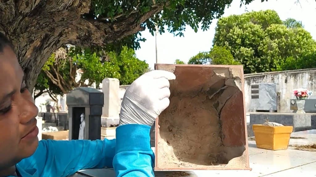 Vigilância Epidemiológica alerta sobre objetos que retém água nos cemitérios de Jales