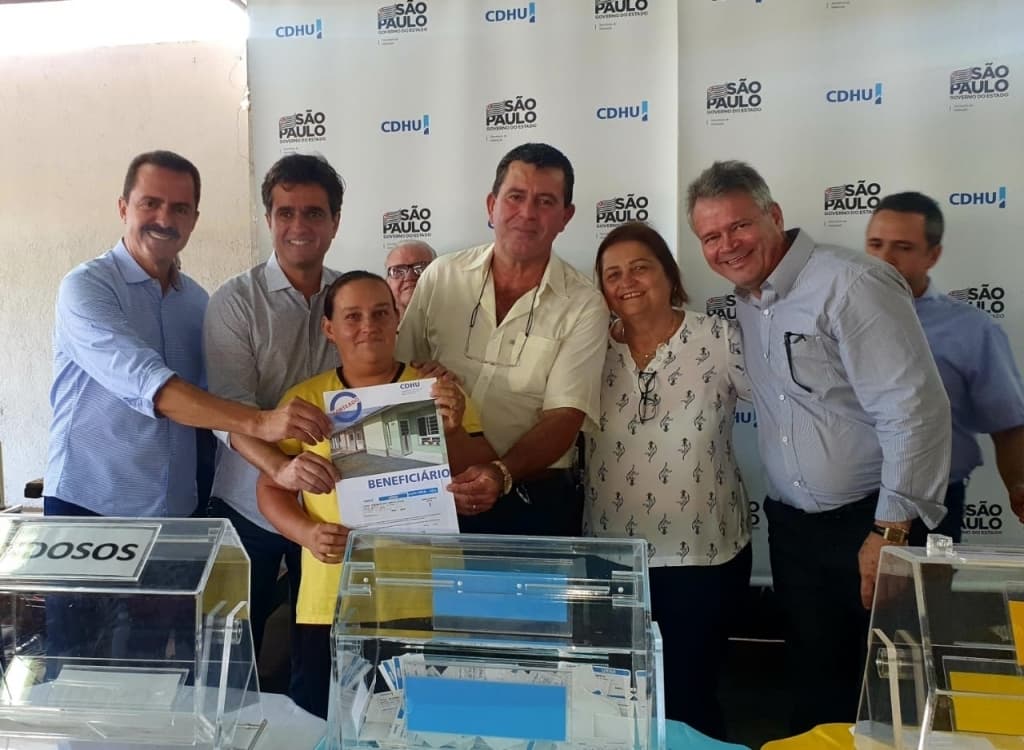 Deputado Itamar Borges participa do sorteio de 39 moradias populares em Marinópolis