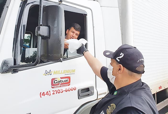 140 mil kits de alimentação serão distribuídos para caminhoneiros nas rodovias de SP