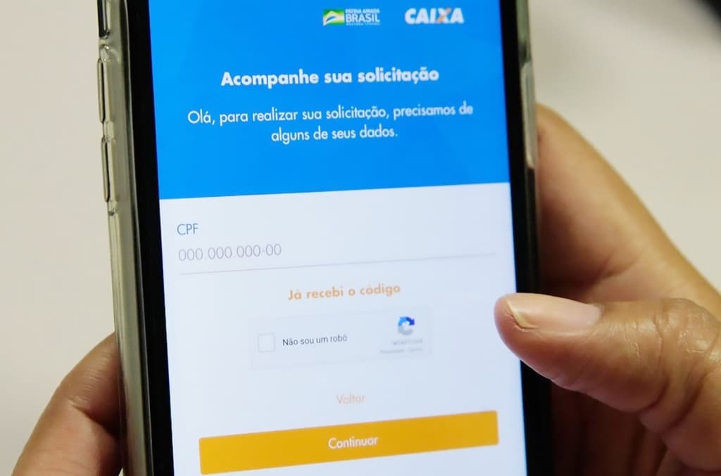 Mais de 13 milhões de trabalhadores terão que refazer cadastro do auxílio emergencial