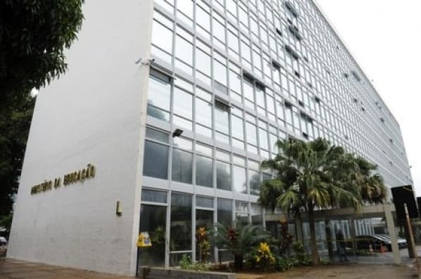 MEC autoriza EAD até dezembro para ensino superior