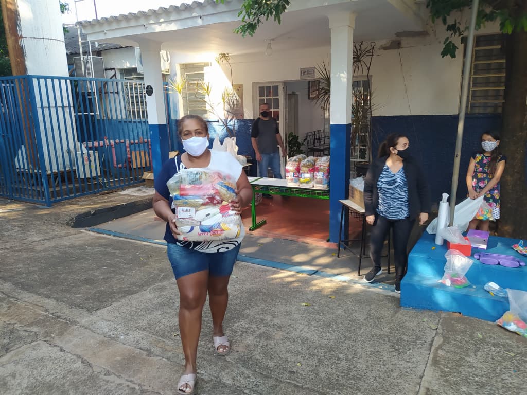 Pais elogiam kit merenda entregue pela Prefeitura de Jales em período de pandemia
