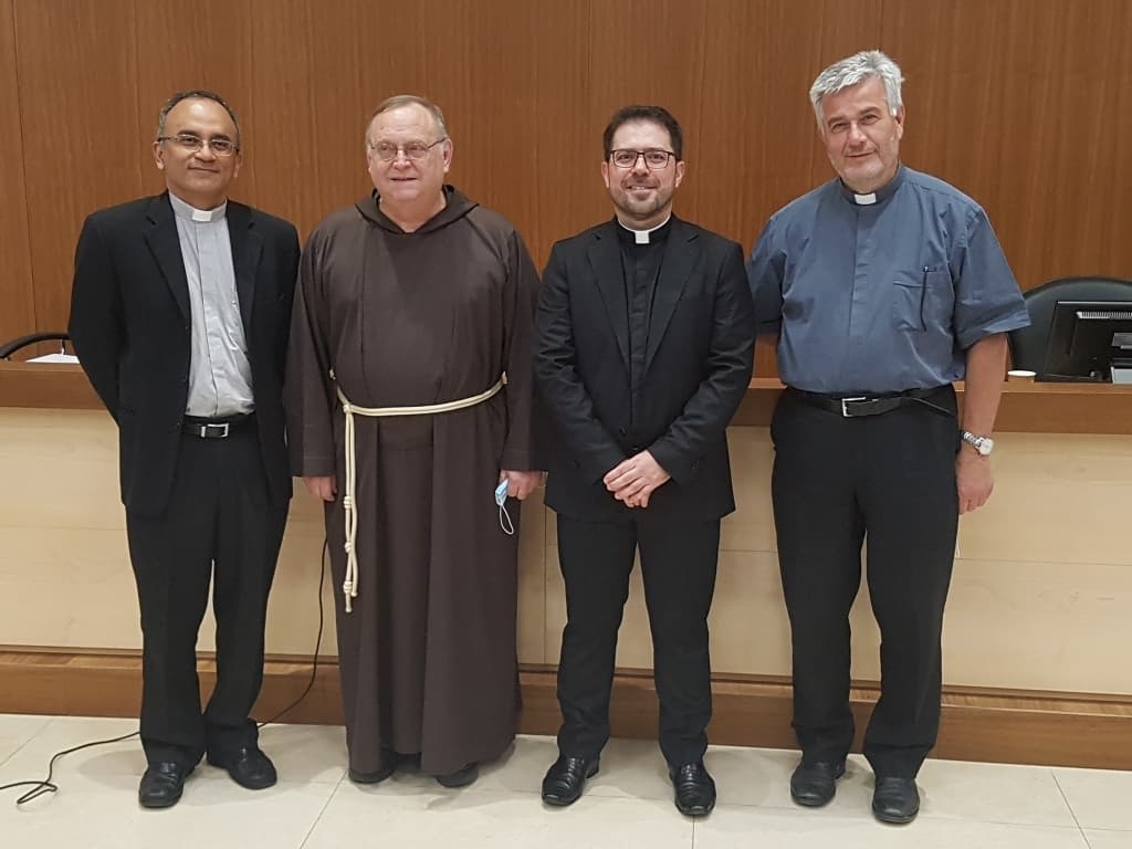 Padre Edvagner defende sua tese de doutorado em Roma