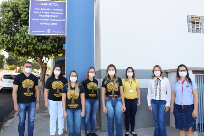 SAE/CTA e Vigilância Sanitária fazem trabalho de conscientização com tatuadores do município