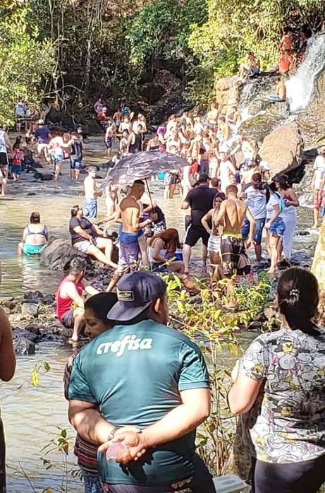 Após flagrante de aglomeração, acesso à Cachoeira do Velloso será bloqueado