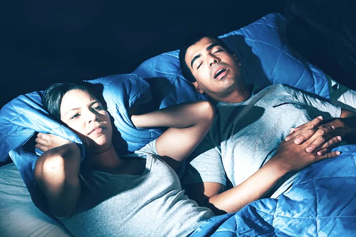 Duas entre 10 pessoas roncam sistematicamente, sabia?