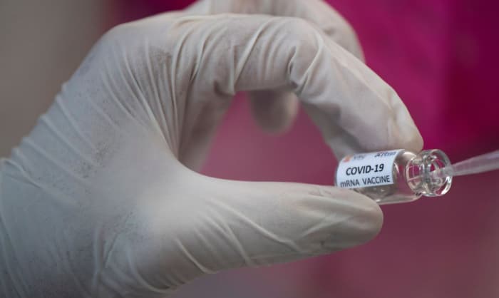 Anvisa libera importação de insumos para produção de 40 mi de doses da Coronavac