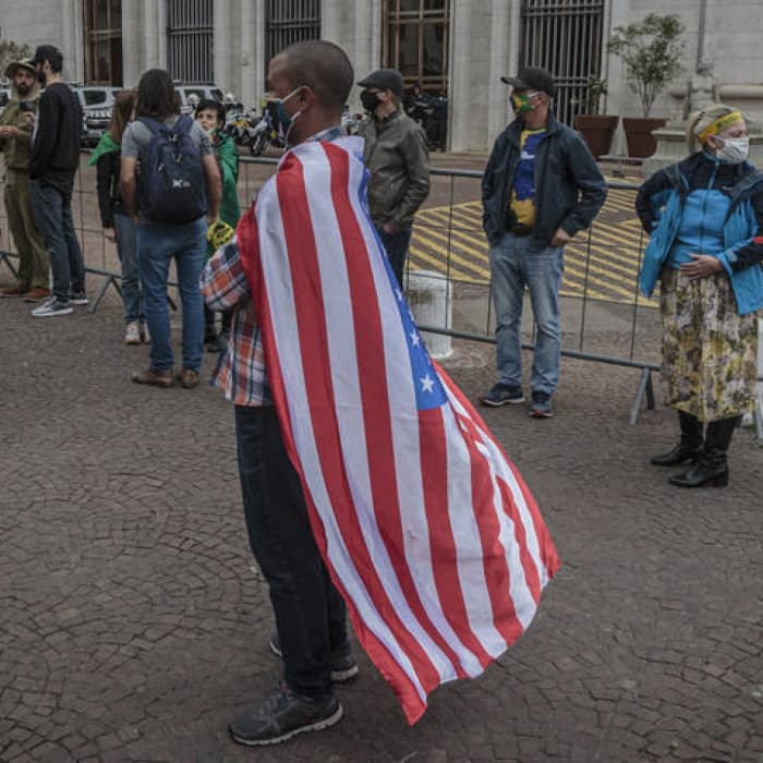 Brasileiros têm percepção mais positiva dos Estados Unidos do que os próprios norte-americanos, mostra pesquisa