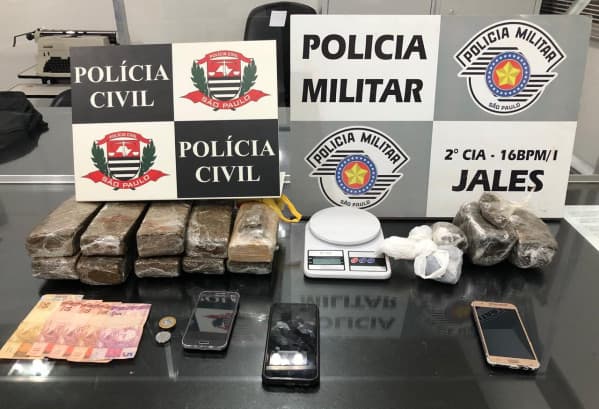 Polícia descobre esconderijo, monta campana e apreende 6 quilos de maconha em Jales