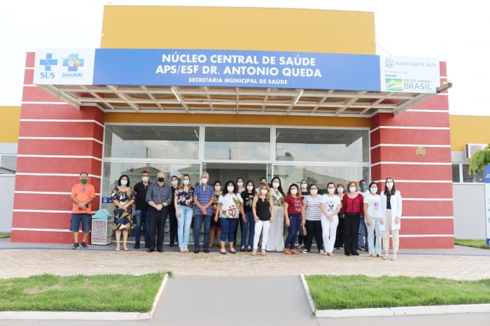 Vice-prefeito Garça apresenta novo Núcleo Central de Saúde para a família do médico Antonio Queda, que deu nome à unidade