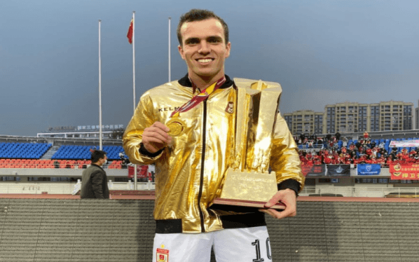 Jogador Serginho, de Monte Aprazível, conquista campeonato chinês