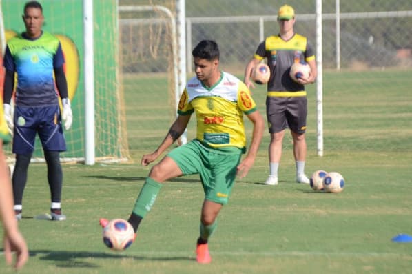 Mirassol empresta meia Léo Artur ao Figueirense