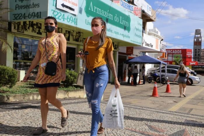 Cuidados com a Covid-19 devem continuar após a vacinação