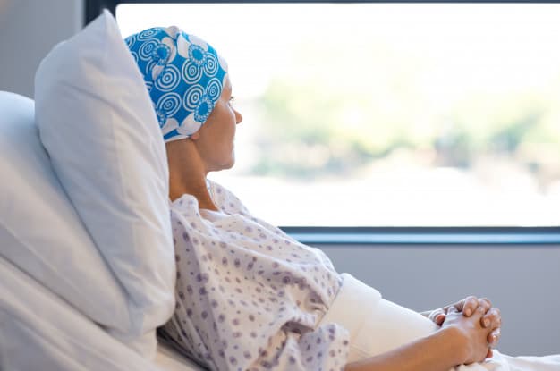 Por que os pacientes oncológicos não estão na lista de prioridades da vacina para a Covid-19?