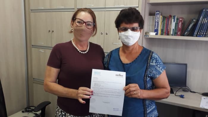 Assessora de deputado oficializa emenda para Santa Salete