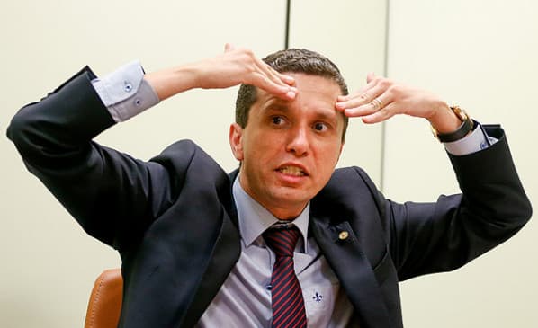 “Viramos hospício”, dispara Fausto Pinato após declaração de Guedes