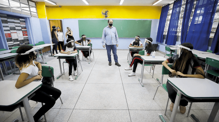 São Paulo anuncia novo plano de ampliação da retomada das aulas presenciais para agosto