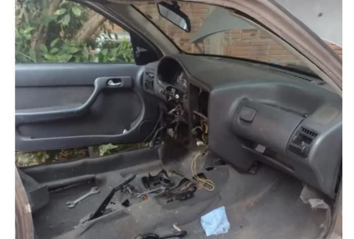 PM encontra desmanche após furto de carro