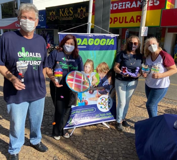 Projeto Ecoteca e responsabilidade ativa do curso de Pedagogia da Unijales doa 250 brinquedos à comunidade