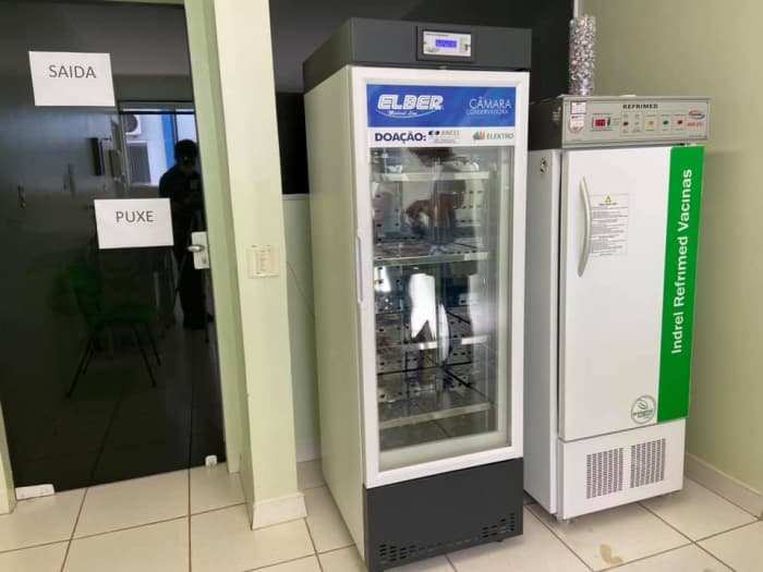 Secretaria de Saúde de Urânia ganha refrigerador científico para armazenamento de vacinas
