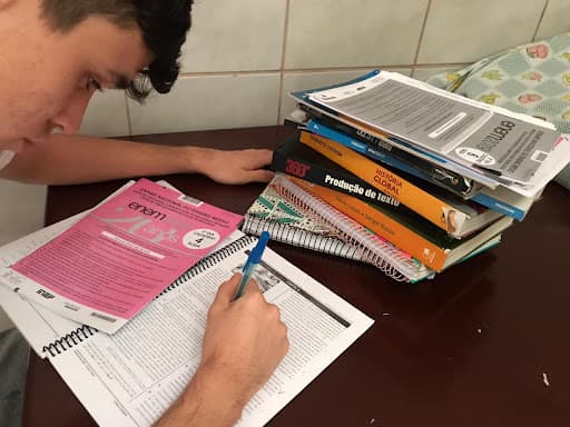 Preparação para o Enem gera ansiedade em estudantes brasileiros